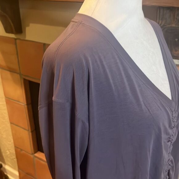 Athleta Gray Crossover Ruched Front Long Sleeve Top, size M - Picture 4 of 8